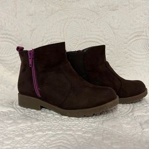 Stride Rite 10.5 T boots.
